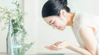 皮膚科医に聞いた、白ニキビの「ニュルニュル芯」が取れた後の対処法