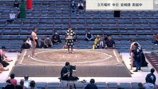 えっ、取組前にまわしが…？ 大相撲春場所で起こった“初々しい”ハプニング 呼出のファインプレーにも反響