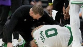 セルティックスのテイタムが負傷退場…3P決めるも倒れ込み苦悶の表情