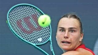  世界1位 前年女王下し8強 