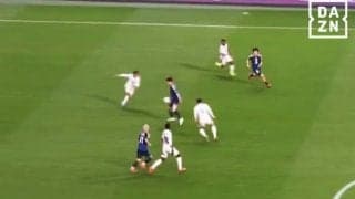 嘘だろ…？ 鎌田大地の“回転神トラップ”にファン騒然「それ収まるの！？」「うますぎて笑うって」「本当に天才」小野伸二も驚愕した瞬間【日本代表】