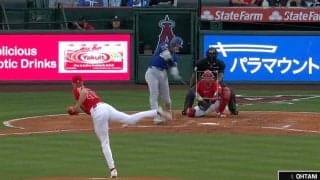 なんだこれは…！？  大谷翔平、驚異の“技アリ打”「ゴルフかな？」 内角低めをすくい上げる→フェンス直撃“弾丸ライナー”「バット長っ！」