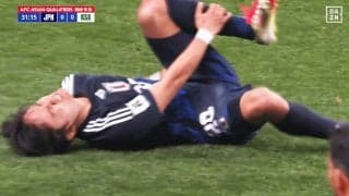 「ふざけるな！」久保建英が“危険タックル”被害で悶絶…「タケ可哀想」「足裏は危ない」「大丈夫か？」ファンが激怒＆心配した瞬間【日本代表】