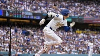 大谷翔平、175キロの強烈右前打…二塁強襲　手をついたスライディングで三塁へ