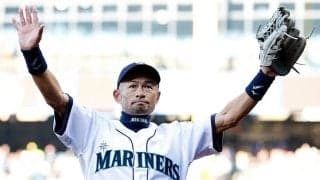 イチロー氏が開幕戦で135キロ始球式　3年ぶり“登板”で速球披露…レジェンドに大歓声