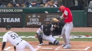 どこ投げてんだよ！エ軍トラウトに“まさかの展開”「えっ？」 第一打席でいきなり死球直撃… 球場騒然