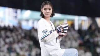 人気女優が降臨「緊張したー！」　完璧投球に歓喜の“ピョン”「いままでで一番良かった」