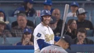 一体、何が起きた…？ ド軍マンシー、相手投手に“まさかのリアクション”「どうした？w」 球審の判定後に起きた“珍シーン”「めっちゃ笑ってるやん」