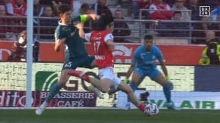 衝撃の一発！中村敬斗、GKも追いつけない理不尽ゴラッソ炸裂！「ハンパない」「シュート天才なんよ」DFを翻弄して右足一閃、スーパーゴールを叩きこんだ瞬間