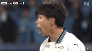 伝説級の珍プレー！“前代未聞のファウルスロー”が爆笑の渦「慌てすぎだろw」「林さんの『山田く〜ん！』が面白い笑」「得点直後に酷すぎる笑」川崎FWに解説陣も総ツッコミ