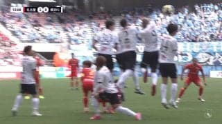 腕か？肩か？物議を醸す判定にファンの意見真っ二つ！「これはPKだわ」「ちょっと可哀そう」FKの壁が痛恨ハンド判定でPK献上の瞬間