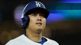 「デコピンが嫉妬する」　大谷翔平の試合前の一幕に反応続々「犬さえも虜」