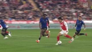 嘘だろ？南野拓実、鋭すぎる折り返しで相手守備陣を翻弄！「ほぼアシスト未遂」ゴリゴリドリブル→ドンピシャパスで決定機を演出