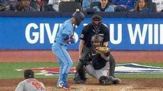 どうした…？ オリオールズ菅野智之に打者が“謎の動き”「怖っ！」 内角への“鬼制球”に不気味なリアクション