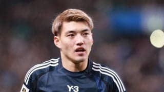 「めちゃめちゃ美男美女」「ラブラブ感半端無い」堂安律が妻との2ショット披露でファンも大興奮「笑顔が良い」