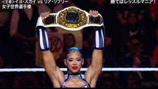 腹筋“バキバキ”の美人レフェリーにネット騒然 露出度高めの手作り衣装に「レフェリーの格好か？」「世界一かわいいレフェリー」