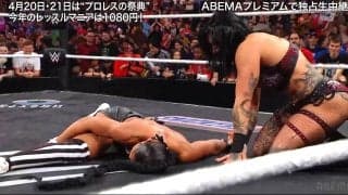 特別女子レフェリー、衝撃の“開脚”スタイルで半失神 前代未聞の“逆ギレ”被害に「やっちゃいけない攻撃」放送席ドン引き