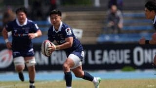 チームを勝たせるスタンドオフへ。重圧と喜びを知る男が、初勝利の勢いのまま連勝へ