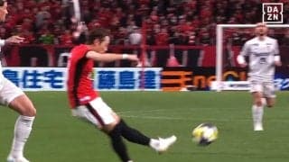 埼スタ震撼！ 驚愕の“逆足スーパーゴール”が話題騒然「凄すぎる」「時が止まった」「バケモノだ」浦和MF渡邊凌磨がGKお手上げの一撃を叩き込んだ瞬間