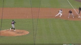 何が起きた…？ 大谷翔平、イライラ走塁で“まさかの展開”「リードしすぎw」 相手投手が痛恨ミス…牽制悪送球「大谷さん揺さぶりすぎ」