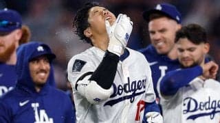 大谷翔平の劇的弾で…“被害ゼロ”の美人レポーター　日本人ニヤリ「今日は濡れてない笑」
