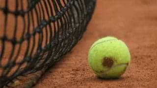  頭部にボール直撃、危険行為で失格に 