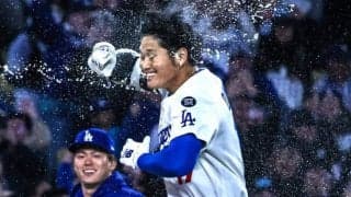 サヨナラ弾の後に大谷翔平が見せた“謎ポーズ”は何？ ベッツもノリノリ…米メディアが注目「トレンドになるかも」「ダグアウトは最高の雰囲気」
