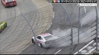 驚異の3輪走行！？米レースで“あり得ないミス”が物議 「締め方が悪かったんじゃ…」放送席も苦言