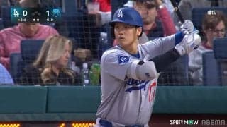 大谷翔平、盟友をチラリ？センターフライはエンゼルス時代の元同僚がキャッチ 懐かしの長髪姿にファンも「お！お久しぶり」「仲良しだったよね」
