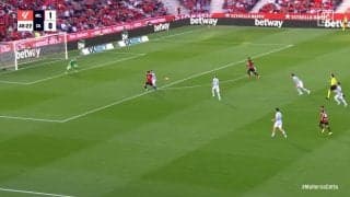 「浅野がうますぎる件」一体何した？浅野拓磨、技巧トラップでトリッキー過ぎるヒールパス！「ちょっと信じられないくらい」華麗なチャンスメイクシーンが話題に