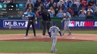 やってらんねえ… 山本由伸、鋭く急落する“魔球”が「エグい」「なんやこれ」相手打者が無念の“三振バット投げ”