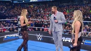 「これは服なのか？」金髪美女レスラー同士が口汚いマイクパフォ→“奇抜すぎる衣装”にしか目が行かないと話題に「バカデカい首輪」「どういうファッション」