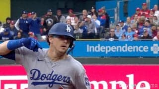 ロウキ任せろ！ド軍伏兵、佐々木朗希援護弾もツッコミ殺到！？ 話題の“大谷ポーズ”に注目「キケはピース」