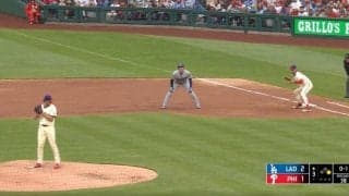 なんだこれは…？ 大谷翔平、“想定外の動き”「信じられんw」相手バッテリーを揺さぶる“脅威のリード”「デカすぎる」「圧かけすぎ」