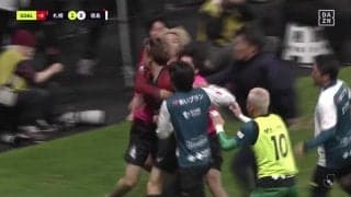 「こんなに激しく喜ぶ監督いた？」岩政監督、ピッチを横切る“歓喜の50m爆走”が話題沸騰「どこから走って来たんや」「急に突っ込んでくるのツボ過ぎる」劇的ゴールに大喜びで選手の元へ猛ダッシュ