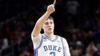 “ドラ1候補筆頭”フラッグがネイスミス賞受賞…1年生での選出は史上4人目