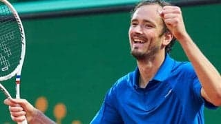  足引きずるメド 激戦制し初戦突破 