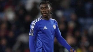 プレミアリーグで1人だけ無地のユニフォーム、レスターでデビューしたMFの驚くべき理由