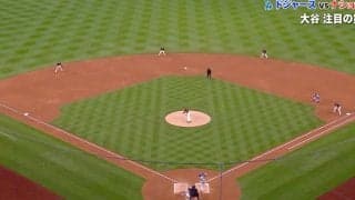どうした…！？ 大谷翔平、弾丸アーチで“まさかの珍光景”「何で？w」「面白すぎる」外野手が謎のジャンプ→ブルペン動かない