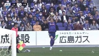 SNS沸騰！“ほぼ一直線”に飛ぶ鋭利な“30m級超高速ロングスロー”に衝撃「軌道やばいって」「まるでCK」「ロングスローは完全に戦術として確立した」