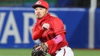 「打った場所が悪かった」解説も絶賛　広島35歳の“回転美技”にX驚愕「エグいな」