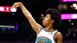 グリズリーズの新人、ジェイレン・ウェルズがコートに落下…左手首骨折も意識は取り戻す