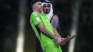 挑発的な服装でパリ入りのアルゼンチン代表GK、荒れ模様想定のなかで指揮官エメリとアストン・ビラ同僚が見解語る