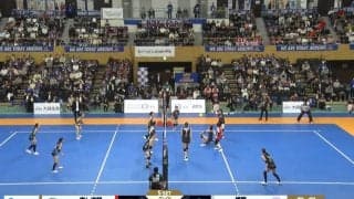 姿勢が美しい… 女子バレー、スーパールーキーが魅せた“片膝トス” 背筋ピーンでポイントを呼び込む
