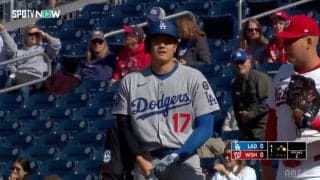 大谷翔平、爆速ヒットであっさり“新記録達成”の瞬間…塁上で新ポーズ披露には現地カメラも“ドアップ対応”「デコルテポーズきた！」