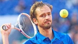  メドベージェフ 激闘制し16強 