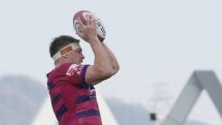 忠実に、献身的に。コンバートにも気負わず、自らの背中で示すチームへの姿勢