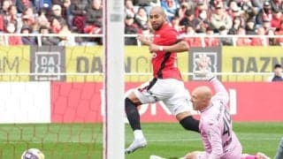 安藤智哉を振り切ってシュートを放った｢レベルが高い｣FW、｢物足りない｣のは攻守のキーマン【福岡戦で分かった｢12位・浦和｣浮上を妨げる大問題】(1)