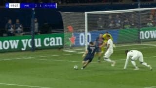 スタジアム騒然のスーパーゴラッソ！「バケモン」「何が起きたかわからん」PSGの新アタッカーが3人翻弄の圧巻フェイント→とんでもない切り返しからニア上ズドン！