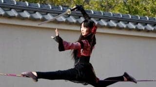 パルクールパフォーマーが跳ぶ、登る忍者ショー　京都・太秦映画村